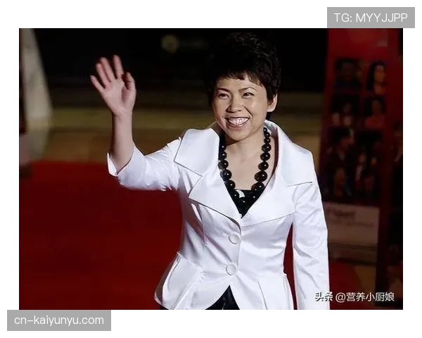 刷到邓亚萍买菜的视频，冠军气场拎着名牌购物袋，这反差笑死人